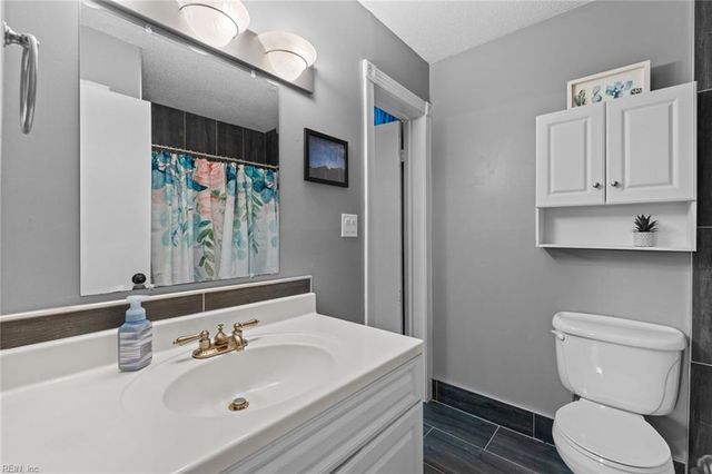 815 Bowling Green TRL, Chesapeake, VA 23320