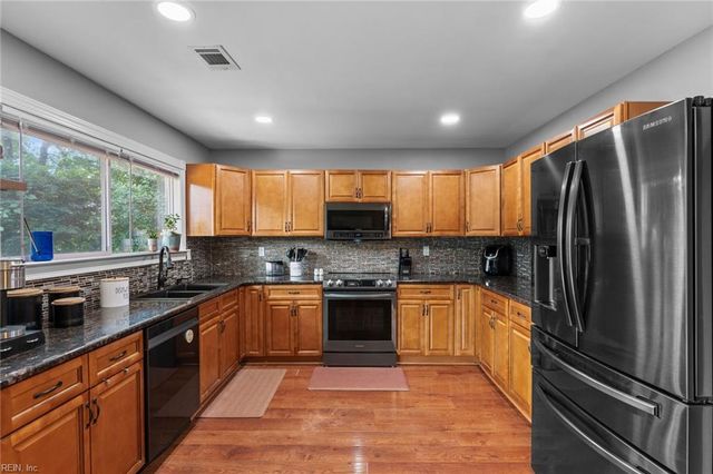 815 Bowling Green TRL, Chesapeake, VA 23320