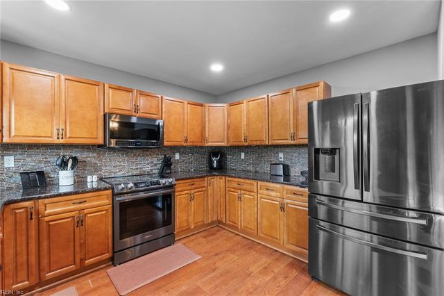 815 Bowling Green TRL, Chesapeake, VA 23320