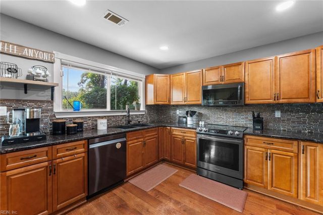 815 Bowling Green TRL, Chesapeake, VA 23320