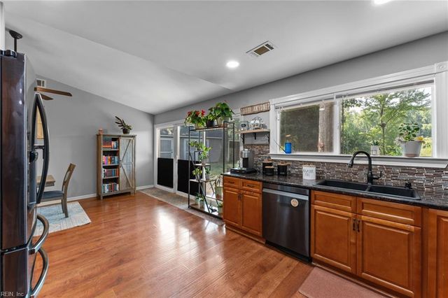 815 Bowling Green TRL, Chesapeake, VA 23320