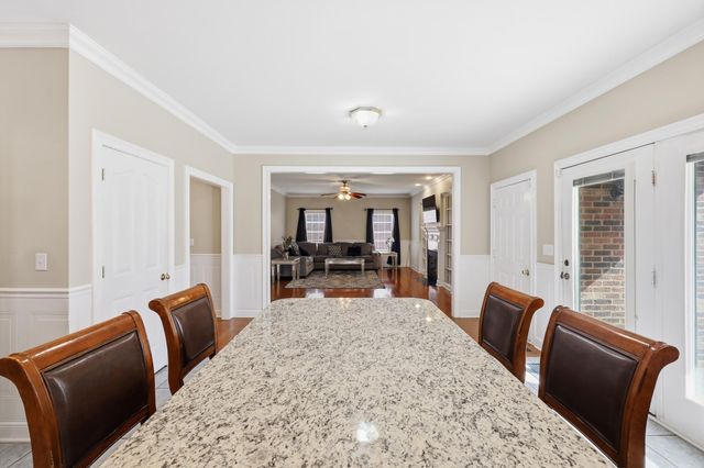 1369 Saddle Club Way, Lexington, KY 40504