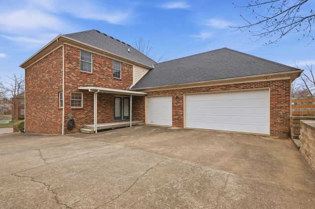 1369 Saddle Club Way, Lexington, KY 40504