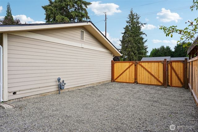 1711 7th Avenue SE, Puyallup, WA 98372