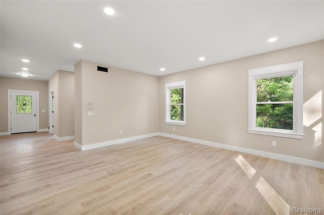 9355 Andersonville Road, Clarkston, MI 48346