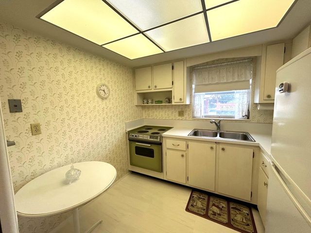 2955 Crosley Drive W F, West Palm Beach, FL 33415