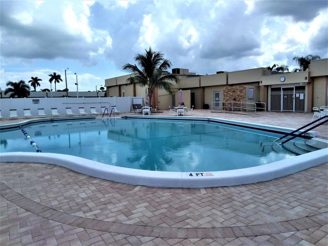 2955 Crosley Drive W F, West Palm Beach, FL 33415