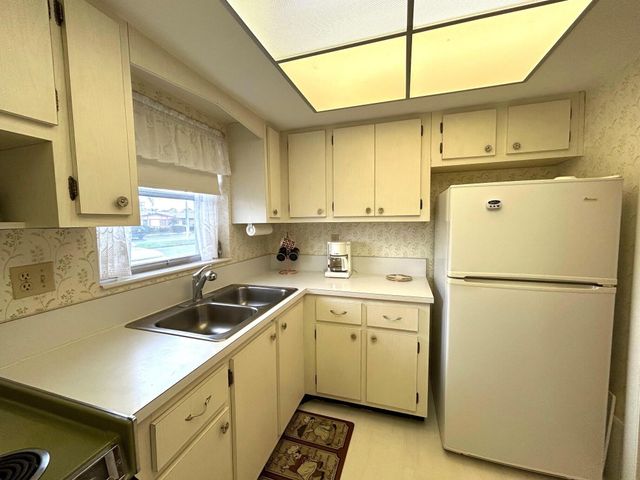 2955 Crosley Drive W F, West Palm Beach, FL 33415