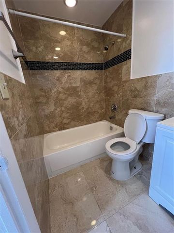 8060 N COLONY Circle N 208, Tamarac, FL 33321