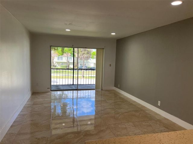 8060 N COLONY Circle N 208, Tamarac, FL 33321