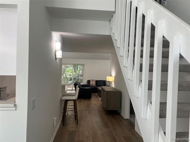 3591 Port Cove Drive 55, Waterford, MI 48328