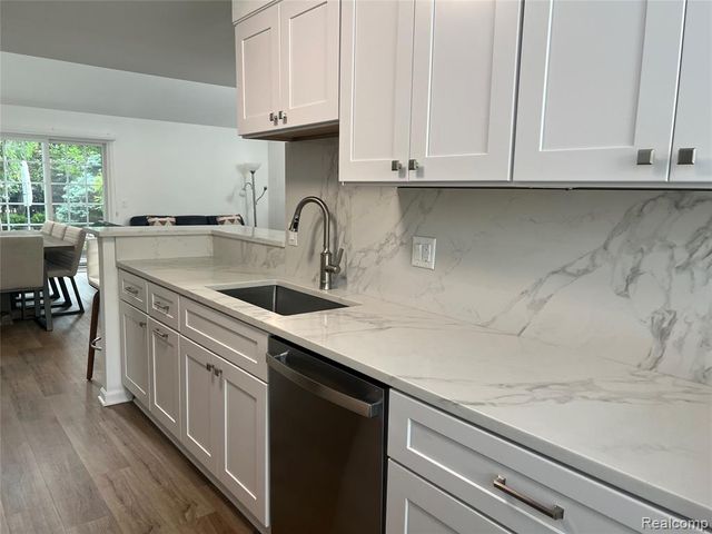 3591 Port Cove Drive 55, Waterford, MI 48328