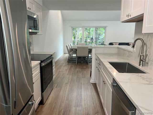 3591 Port Cove Drive 55, Waterford, MI 48328