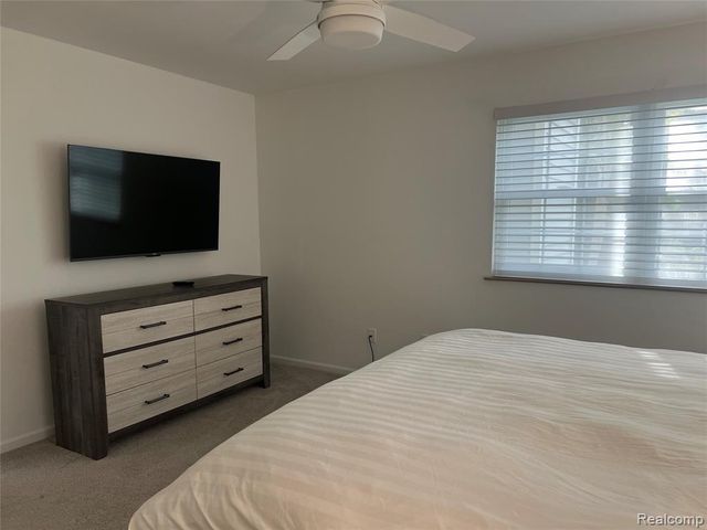 3591 Port Cove Drive 55, Waterford, MI 48328