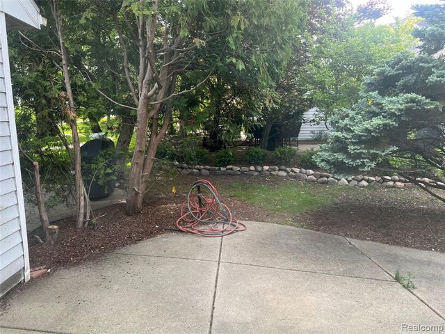 3591 Port Cove Drive 55, Waterford, MI 48328