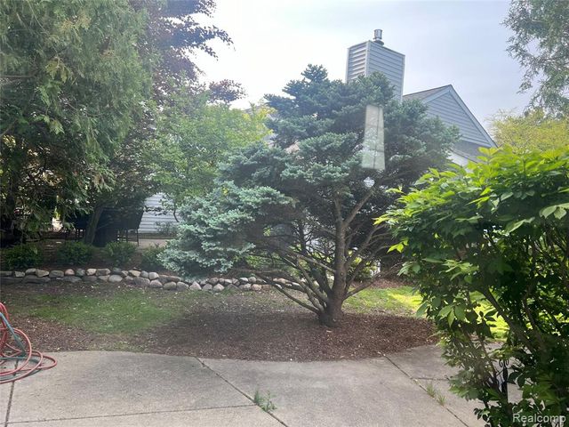 3591 Port Cove Drive 55, Waterford, MI 48328