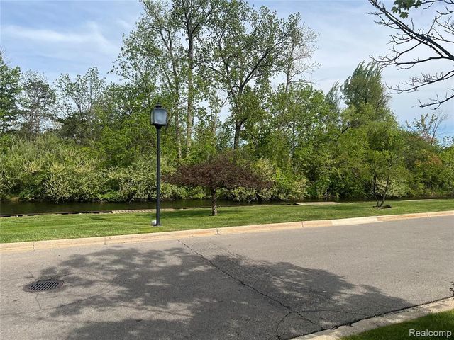 3591 Port Cove Drive 55, Waterford, MI 48328