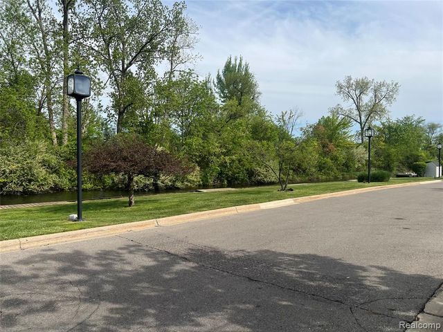 3591 Port Cove Drive 55, Waterford, MI 48328