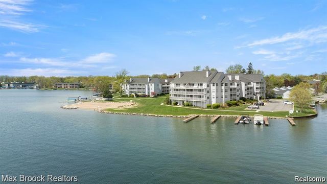 3591 Port Cove Drive 55, Waterford, MI 48328