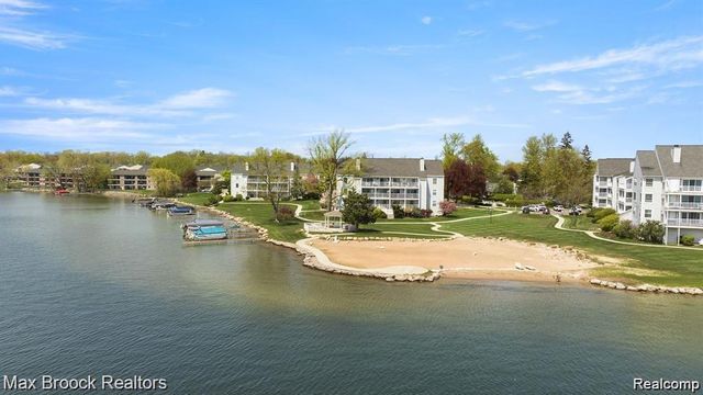 3591 Port Cove Drive 55, Waterford, MI 48328