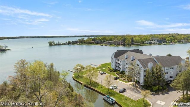 3591 Port Cove Drive 55, Waterford, MI 48328