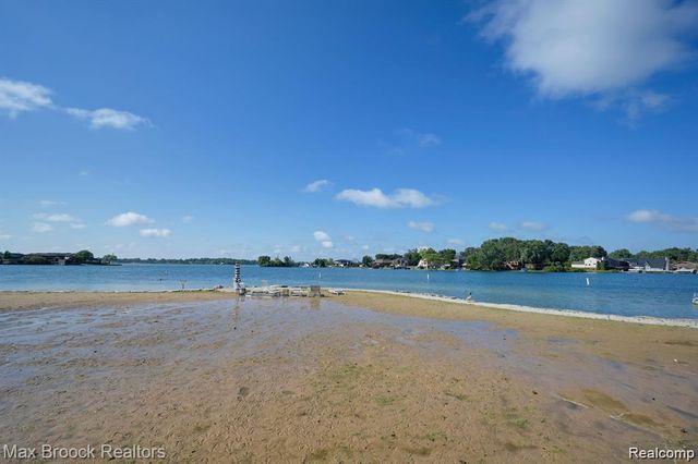 3591 Port Cove Drive 55, Waterford, MI 48328