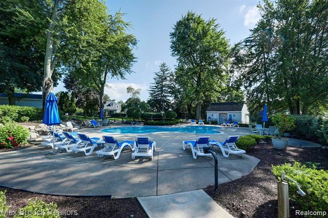 3591 Port Cove Drive 55, Waterford, MI 48328