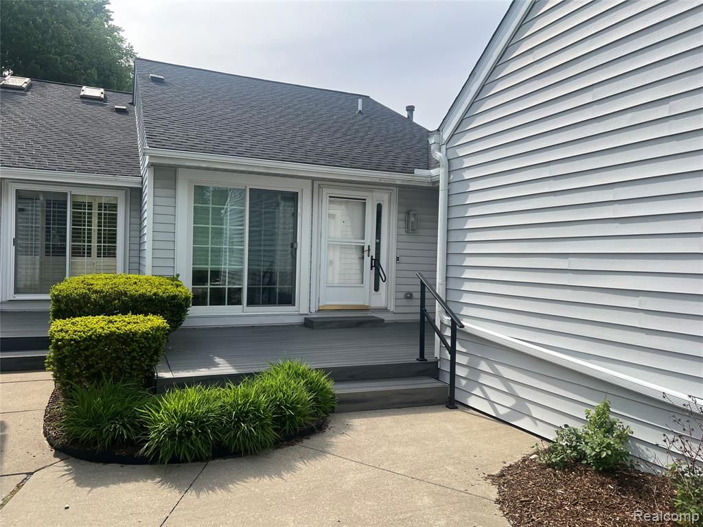 3591 Port Cove Drive 55, Waterford, MI 48328