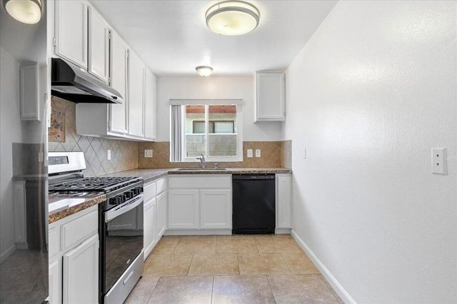 31601 Avenida Maravilla 2, Cathedral City, CA 92234