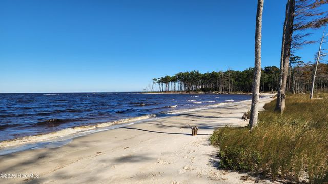 112 Sandy Point Drive, Beaufort, NC 28516