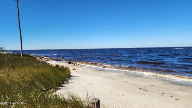 112 Sandy Point Drive, Beaufort, NC 28516