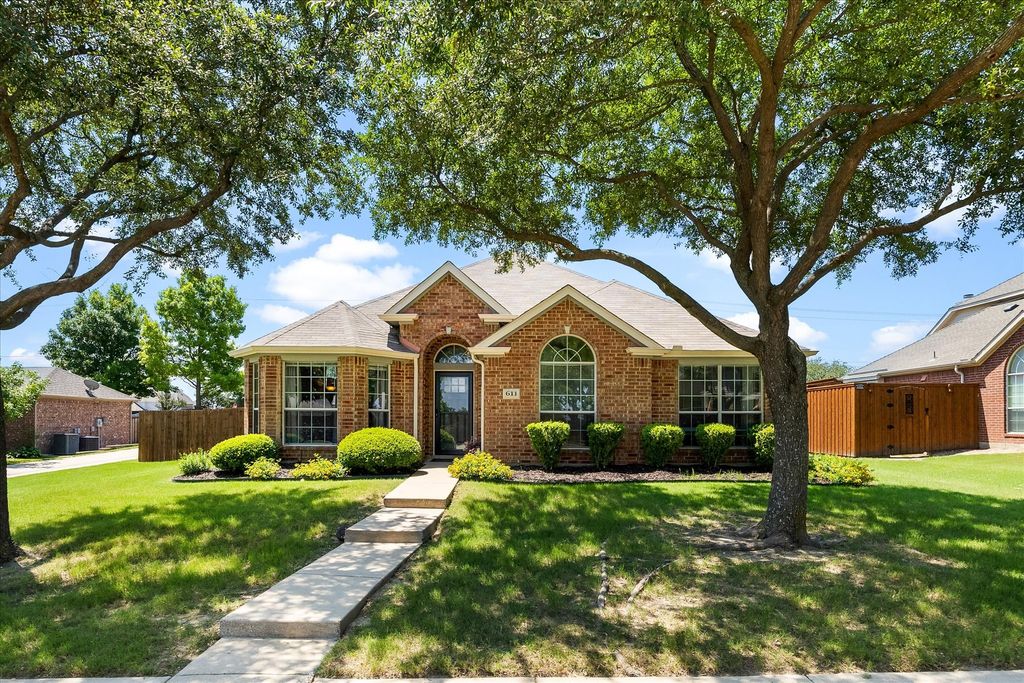 611 Monterey Drive, Rockwall, TX 75087