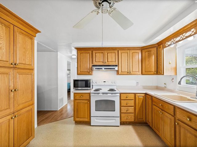 7366 FIRST LOOP AVENUE, Brooksville, FL 34613