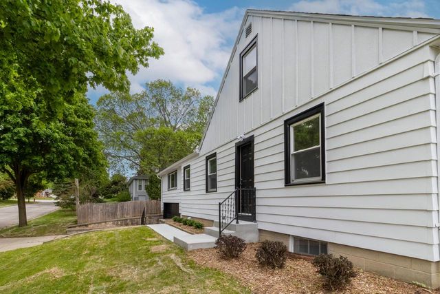 4076 N 93rd STREET, Wauwatosa, WI 53222