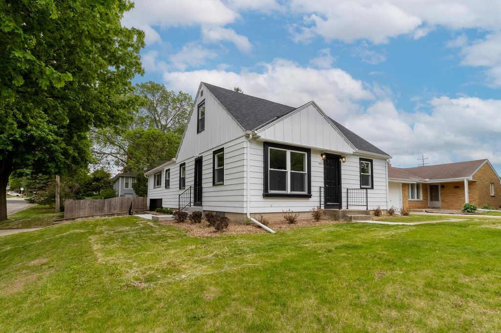4076 N 93rd STREET, Wauwatosa, WI 53222