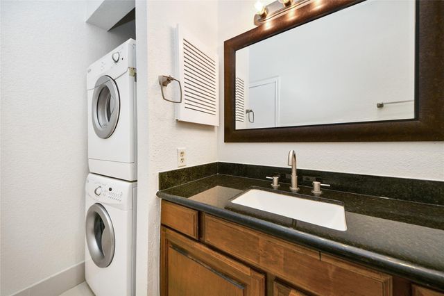 2400 N Braeswood Boulevard 324, Houston, TX 77030