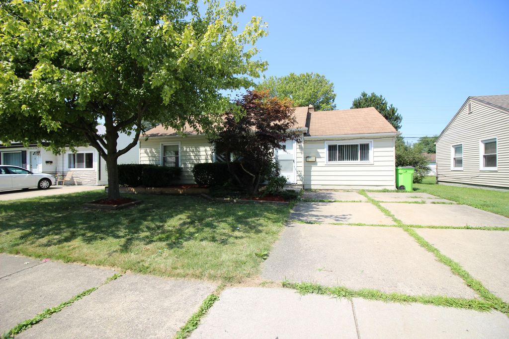 27241 Woodmont Street, Roseville, MI 48066