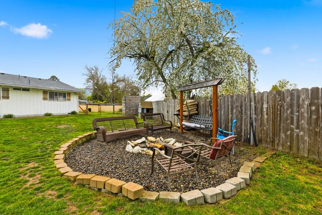 50 Kathryn Court, Central Point, OR 97502