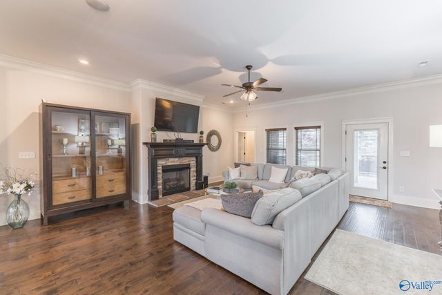 6 Holly Park Blvd, Huntsville, AL 35824