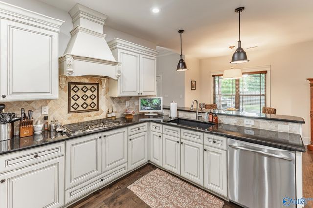 6 Holly Park Blvd, Huntsville, AL 35824