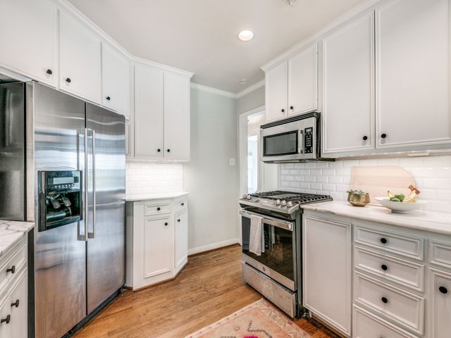 9419 Peninsula Drive, Dallas, TX 75218