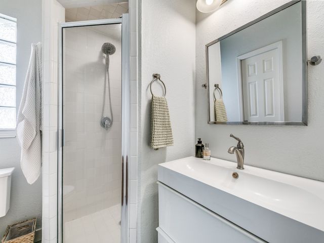 9419 Peninsula Drive, Dallas, TX 75218