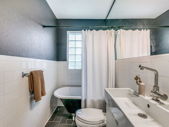 9419 Peninsula Drive, Dallas, TX 75218