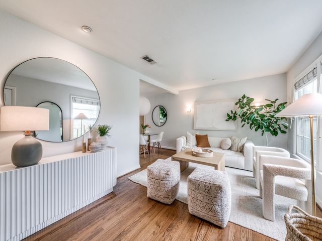 9419 Peninsula Drive, Dallas, TX 75218