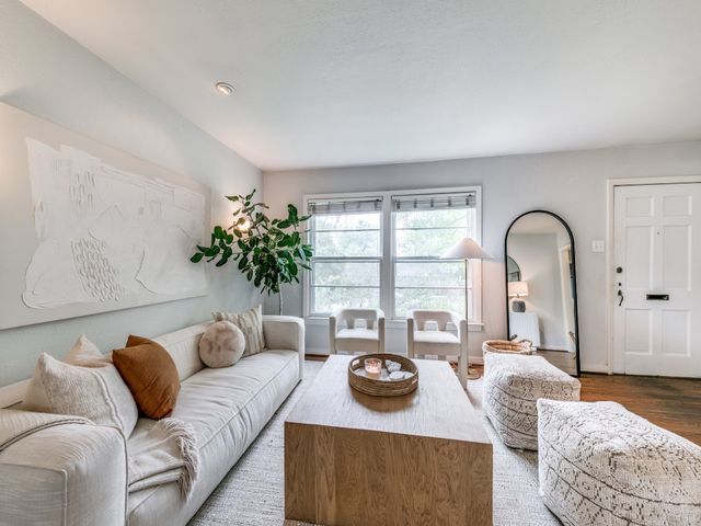 9419 Peninsula Drive, Dallas, TX 75218