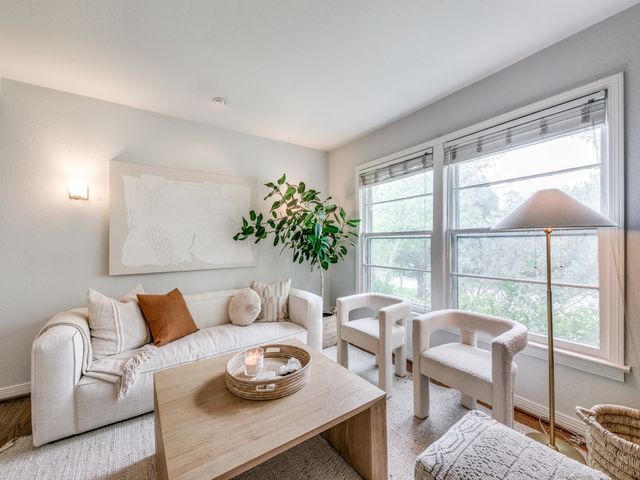9419 Peninsula Drive, Dallas, TX 75218