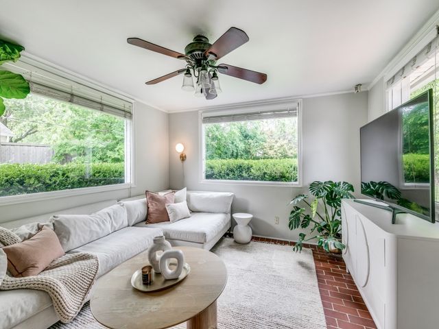 9419 Peninsula Drive, Dallas, TX 75218