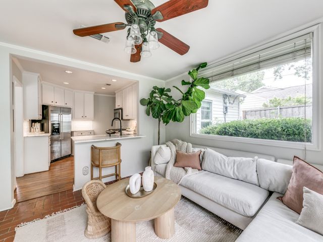 9419 Peninsula Drive, Dallas, TX 75218