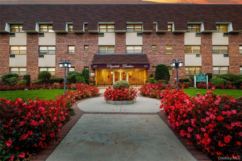 25 Elizabeth Street 3H, Farmingdale, NY 11735