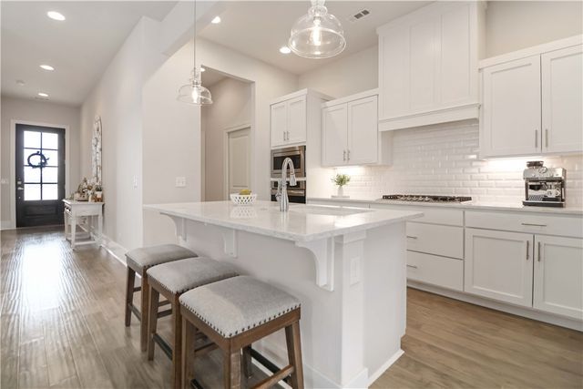 2402 SW Preston Park Avenue, Bentonville, AR 72713